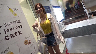 This visual is so erotic, it's illegal! ! A gal like a mannequin! ! A superb body with perfect beauty and a wonderful curve that shows off the swimsuit! ! Part1