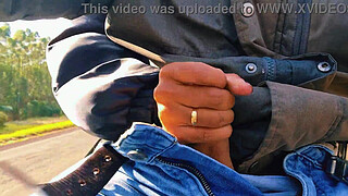 HOTWIFE Safada banged one on the road until she came!!! WE ALMOST GOT CAUGHT / Naughty HOTWIFE jerked off on the road until she cum!! WE ALMOST GOT CAUGHT.