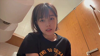 [Masturbating in the toilet] There was someone next to me doing the toilet, but that got me excited and I masturbated alone and came a lot...