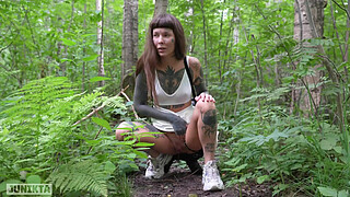 I walked around in vibro panties, took a piss in the bushes, met an Italian and sucked him off (Part 1)