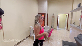 Horn lets blonde mackerel give it to others.