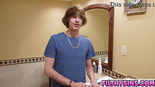 Stepson Chris Lockwood fucks his hot busty stepmom Lauren Phillips and creampies her wanting to impregnate her