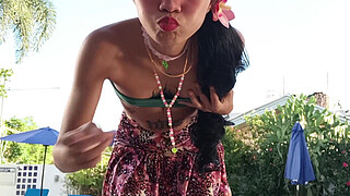 Horror story about petite princess and giant monster who attacks in every moment