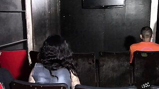 Husband convinces his wife to go to the Cine Kratos to meet him, ends up being screwed by a Gavião who time getting into the pussy of the woman with the cuckold.