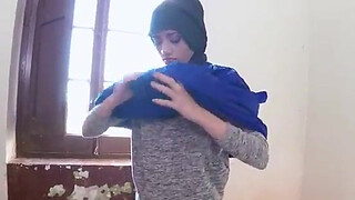 Young Arab Penelope Cum Lets Tutor Screw Her