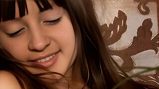 Losing virginity of pretty teen spread slit and finger fucking