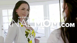 Innocent Milf Spreads Her Long Legs And Makes His Buddy Cum All Over Her Pretty Face