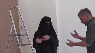 Muslim girl shags with lazy painter