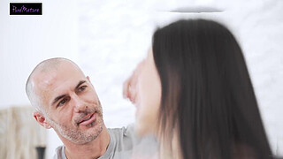 Asian MILF Is On The Prowl For Gym Cock