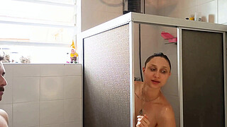 Saymon and Sadira go from bath time to hot sex on the sofa at Casas Bahia.