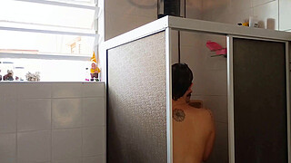 Saymon and Sadira go from bath time to hot sex on the sofa at Casas Bahia.