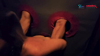 In the swingers' booth, Mrs. Moema let the man ejaculate in her mouth.