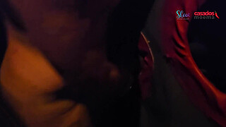 In the swingers' booth, Mrs. Moema let the man ejaculate in her mouth.