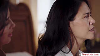 Back massage turns into a pussy licking session