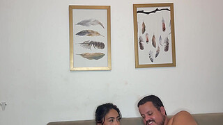 A couple invites a young, tattooed guy with a favela-style look to participate in an orgy. The cuckolded husband fulfills his fetish of watching his wife have sex with the young guy and him ejaculating inside her.