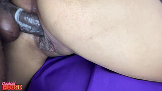 Esse coroa de pau grande enfiou tudo no cú da morena novinha sem dó