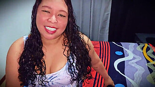 DeisyYeraldine in Medellín: visits her neighbor and ends up pleasuring herself with dildo and has squirt. Exhibitionism on stairs