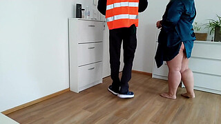 A delivery service error resulted in cum on a mature milf's ass